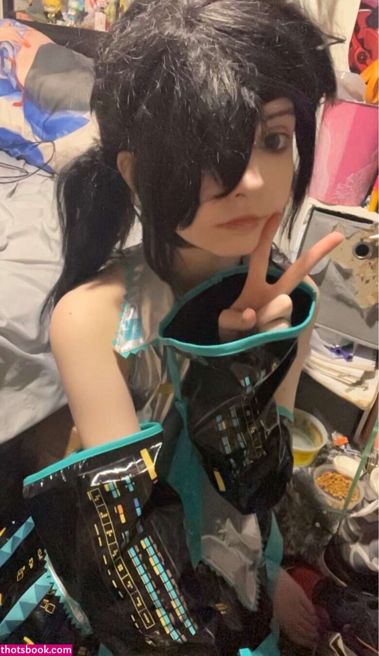 sniffmittens Photo #35