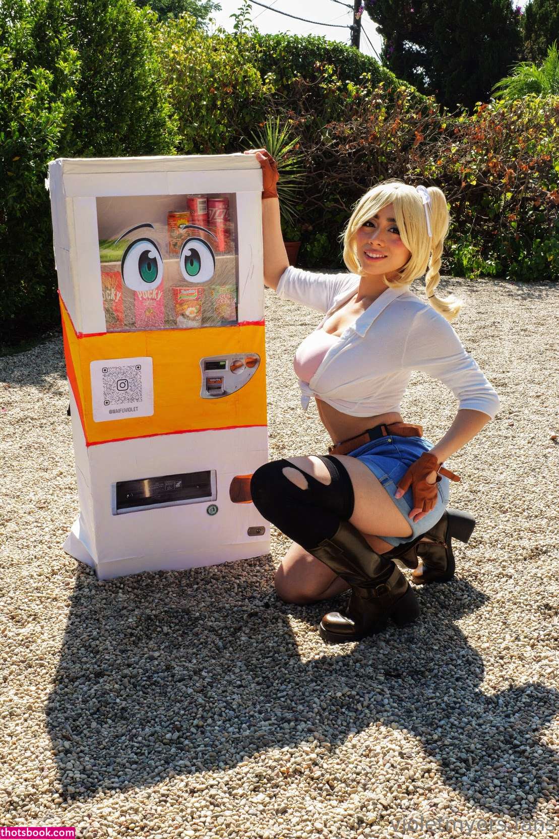 Violet Myers Photo #717