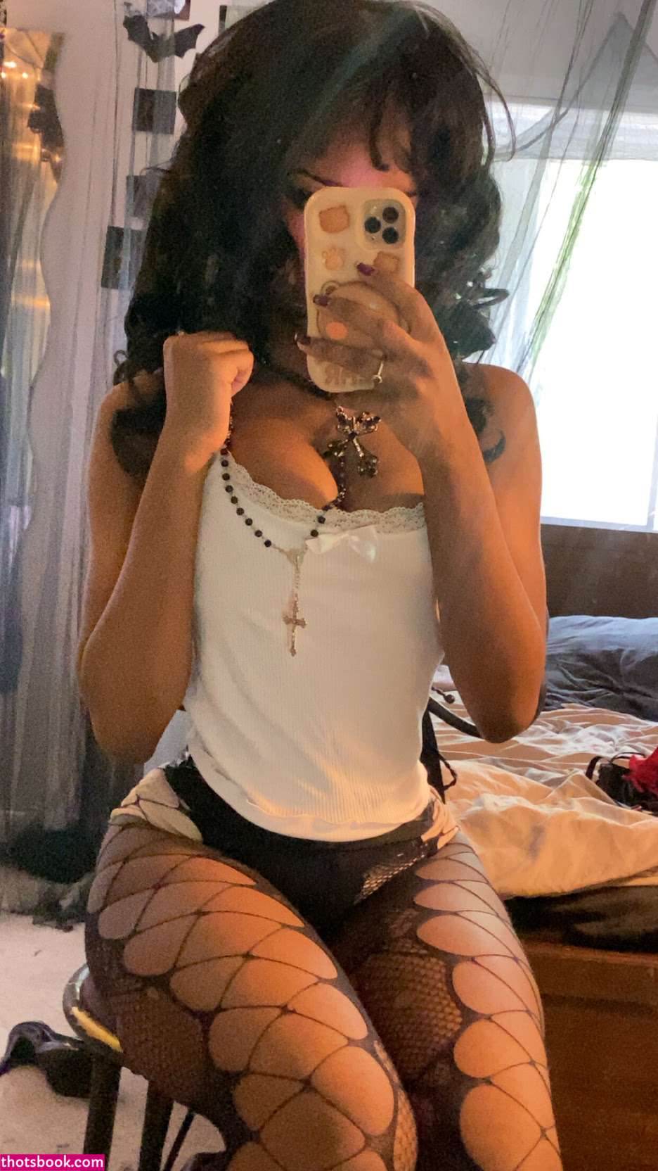 Thelovewitch942 Photo #3