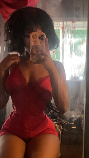 Thelovewitch942 Photo #10