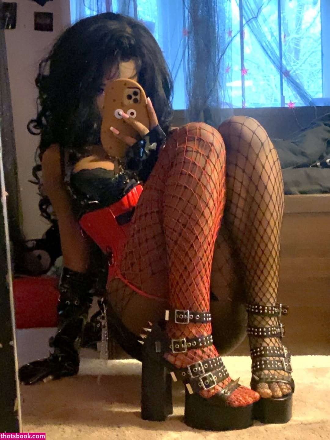 Thelovewitch942 Photo #31