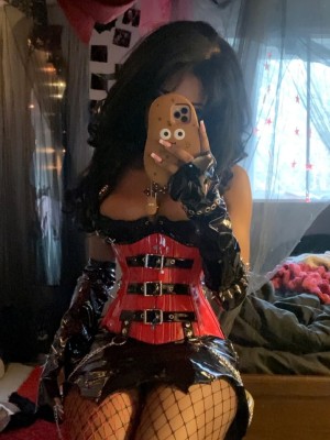 Thelovewitch942 Photo #32