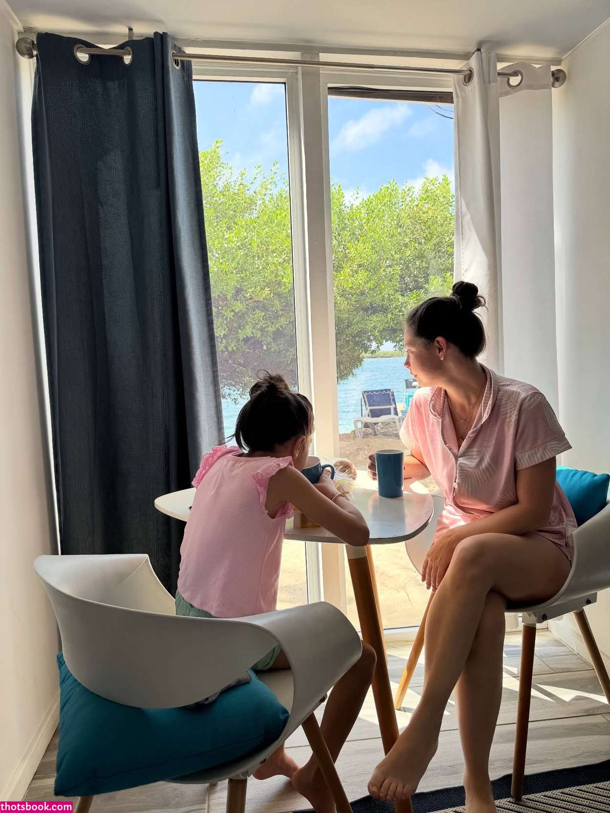 Carolain Cawen Photo #3