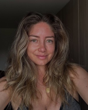 Carolain Cawen Photo #9