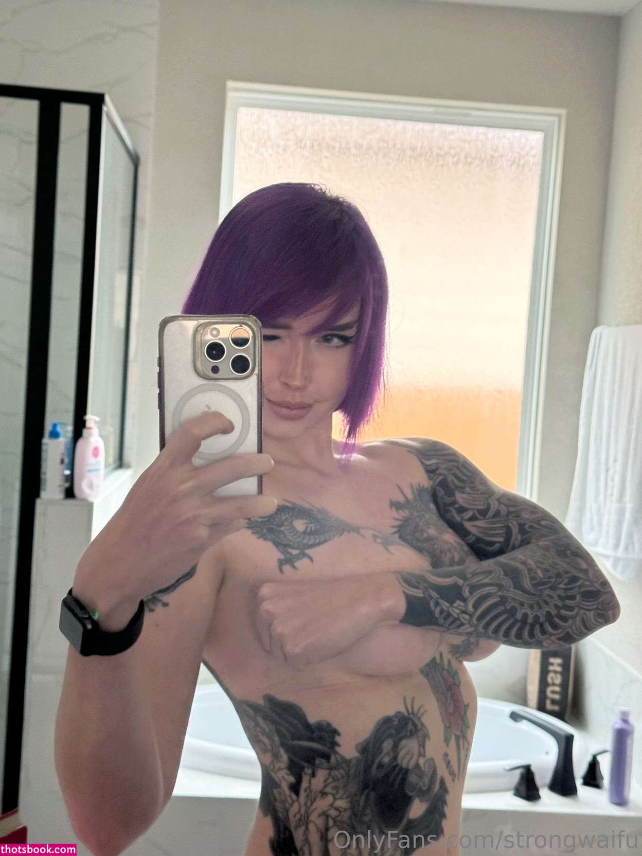 Strongwaifu Photo #228