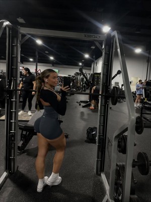 Kayla Manousselis Photo #126