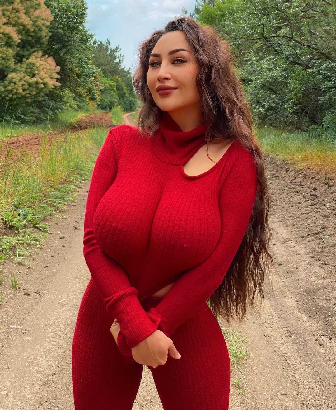 Louisa Khovanski Photo #3