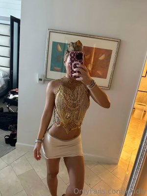 Kindly Myers Photo #92