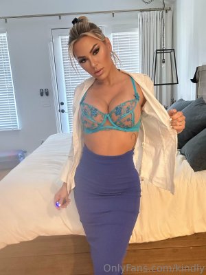 Kindly Myers Photo #172