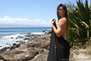 Janna Breslin Photo #32