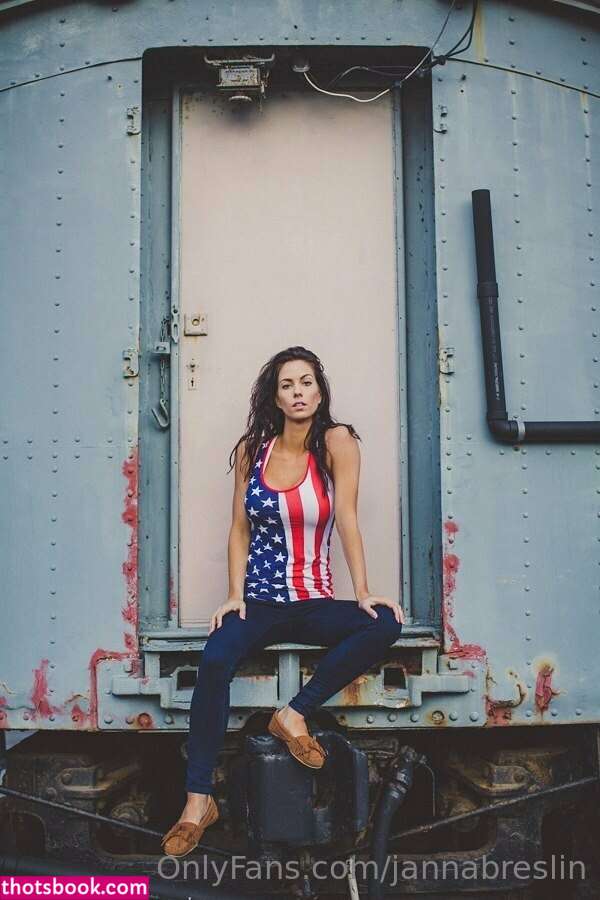 Janna Breslin Photo #64