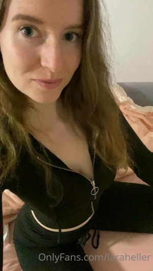 Laraheller Photo #38