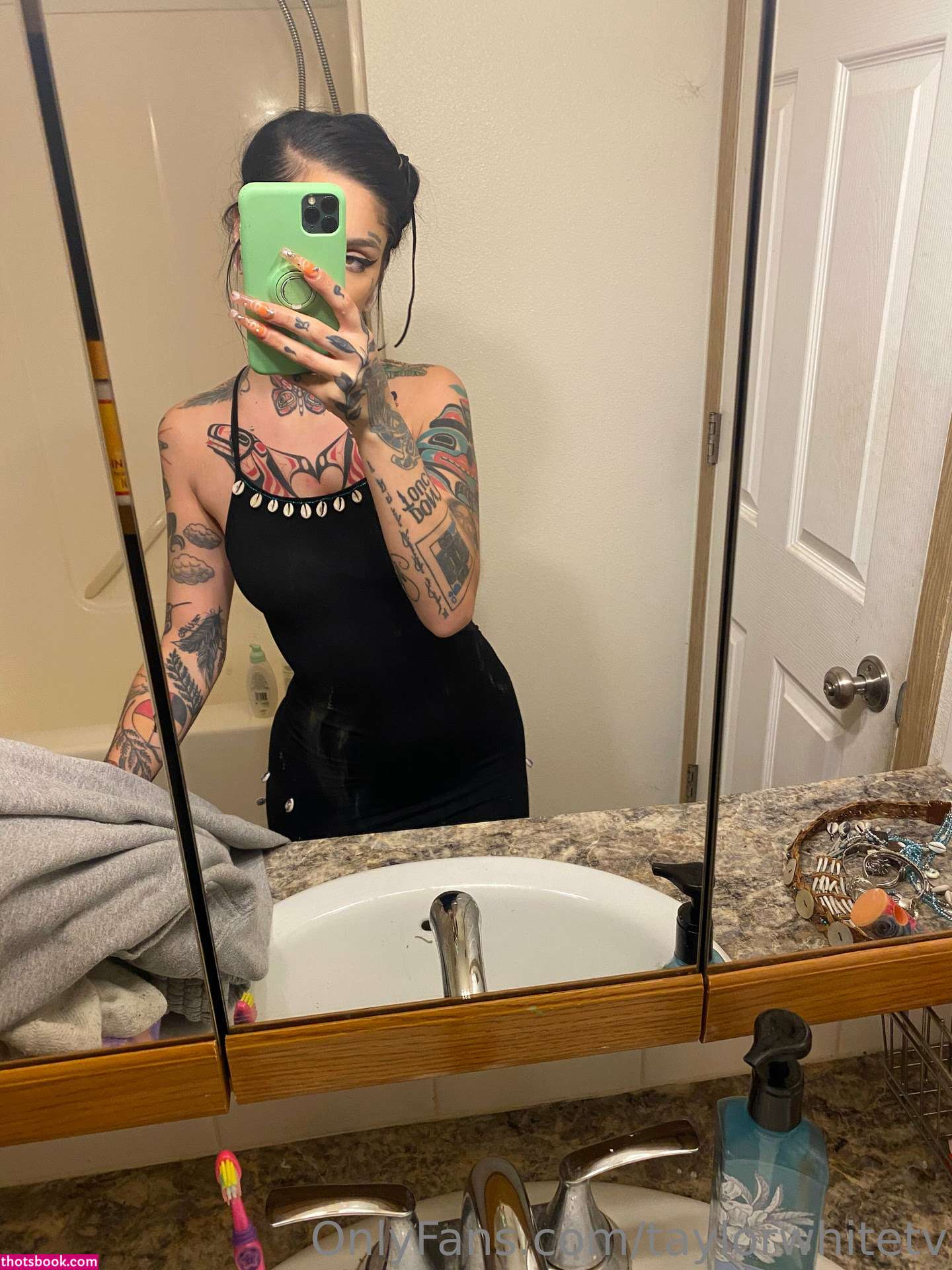 taylorwhitetv Photo #51