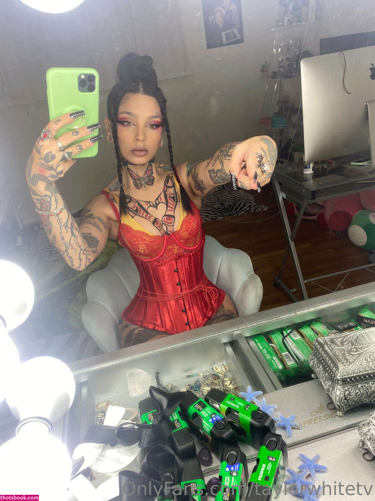 taylorwhitetv Photo #60