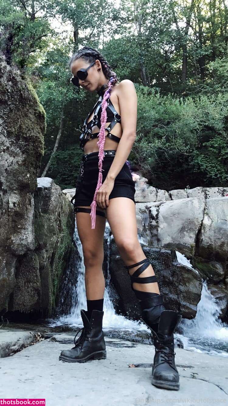 Vikioutofspace Photo #233