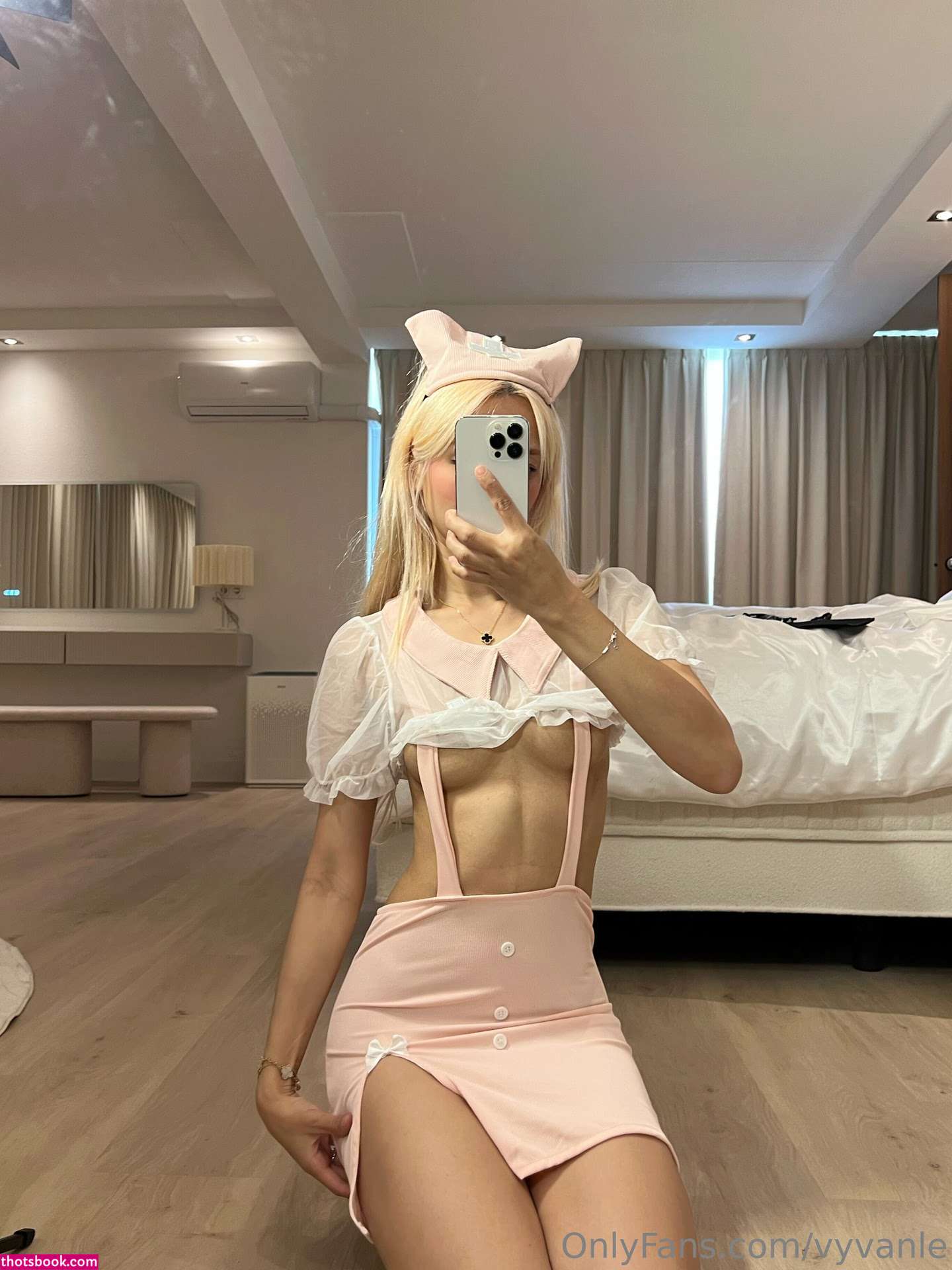 Vyvan Le Photo #1140