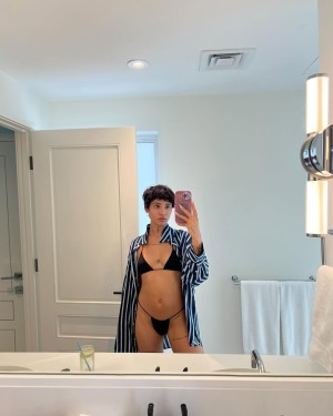 Tanaya Henry Photo #14