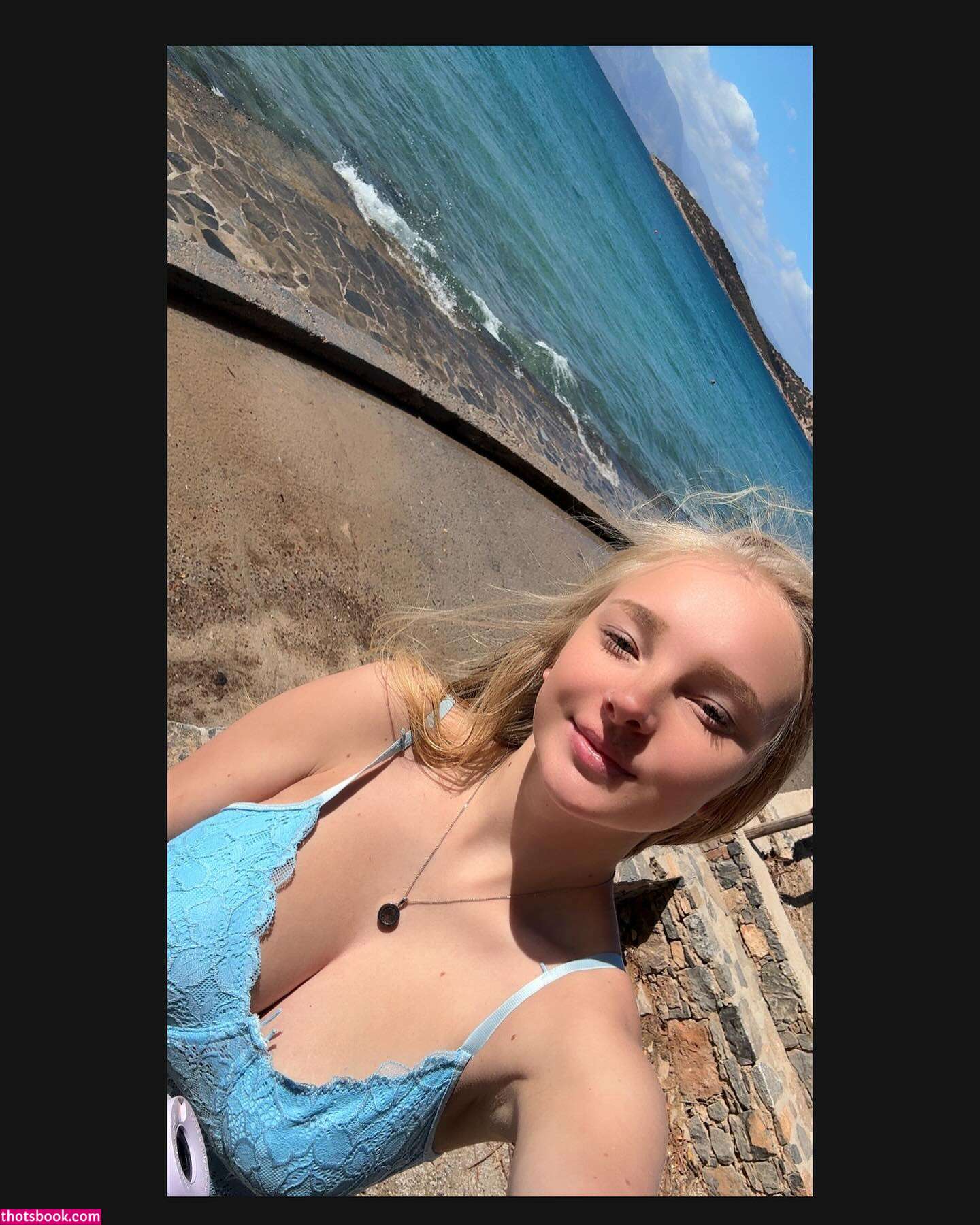 Blonde Vivi Photo #1