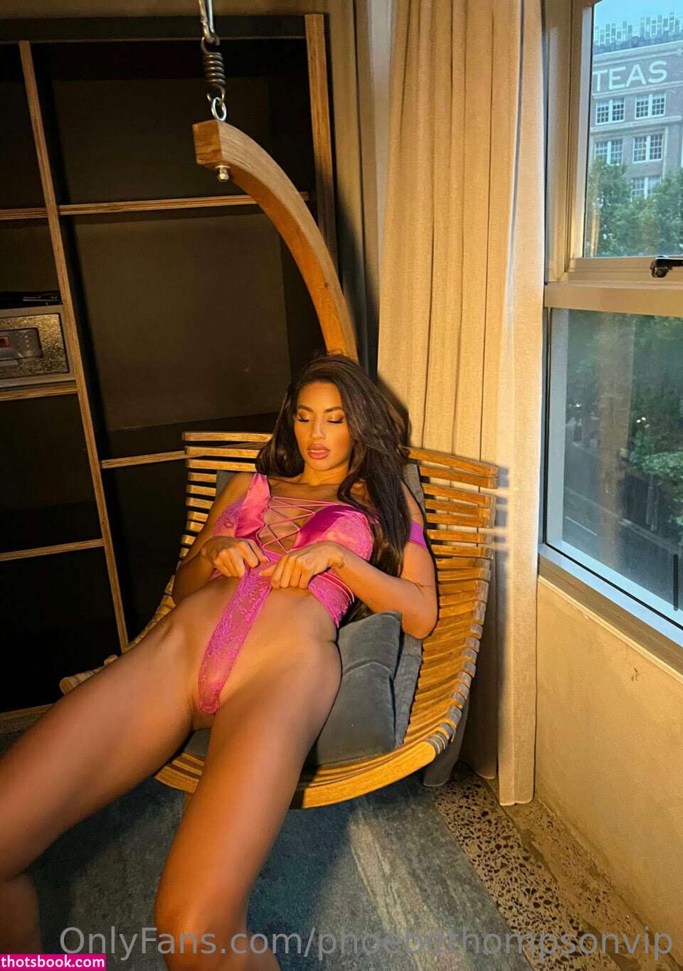 Phoebe Thompson Photo #84