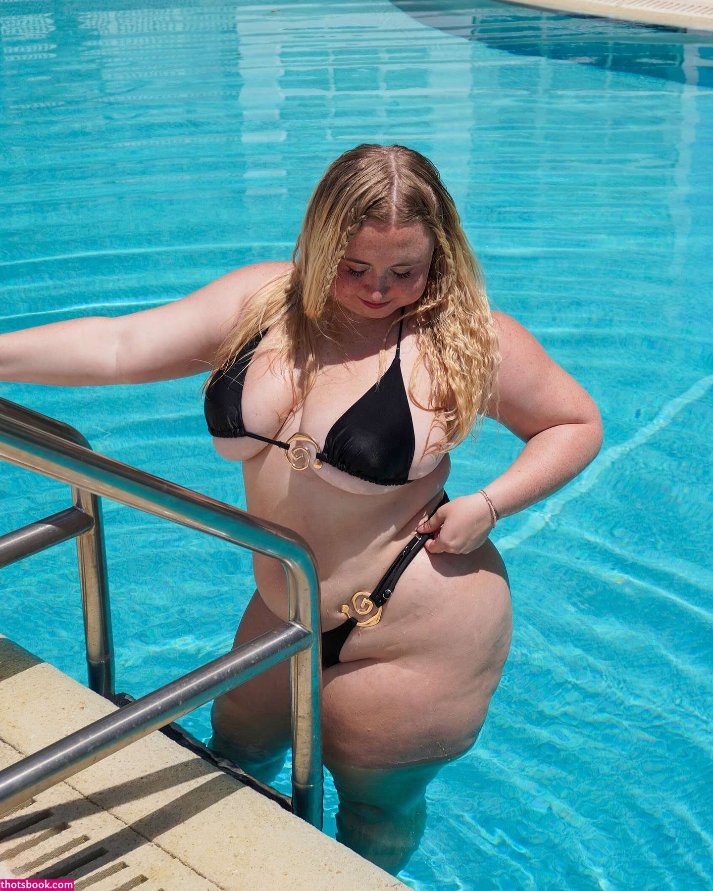 Niki Peacock Photo #22