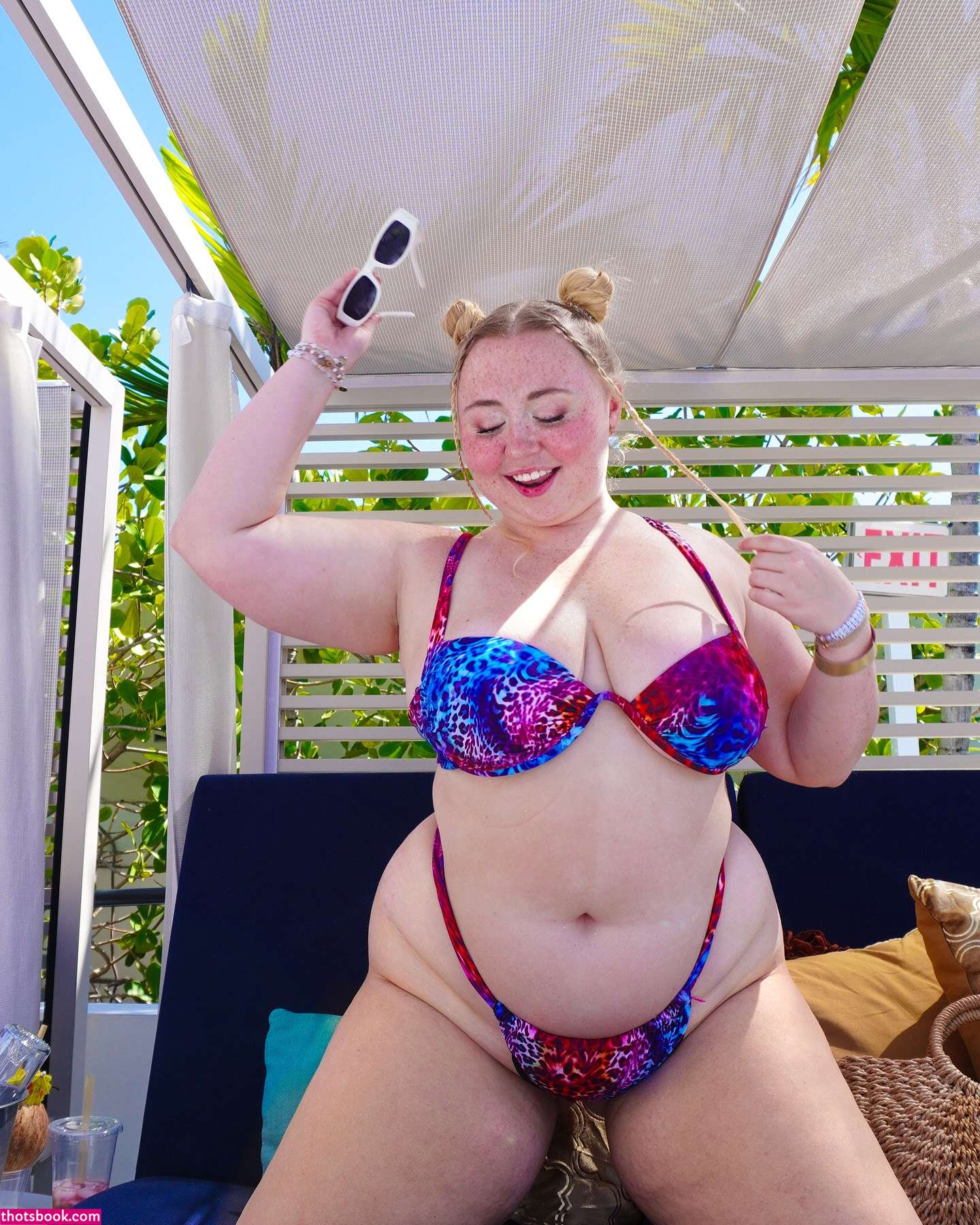 Niki Peacock Photo #30