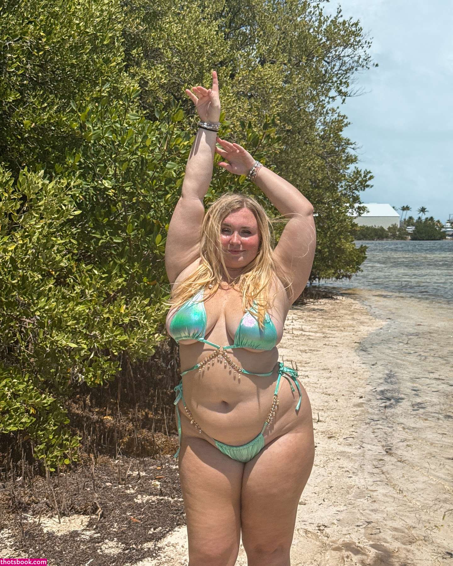 Niki Peacock Photo #37