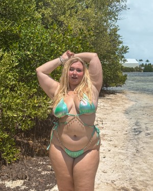 Niki Peacock Photo #32