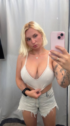 Zoie Burgher Photo #80