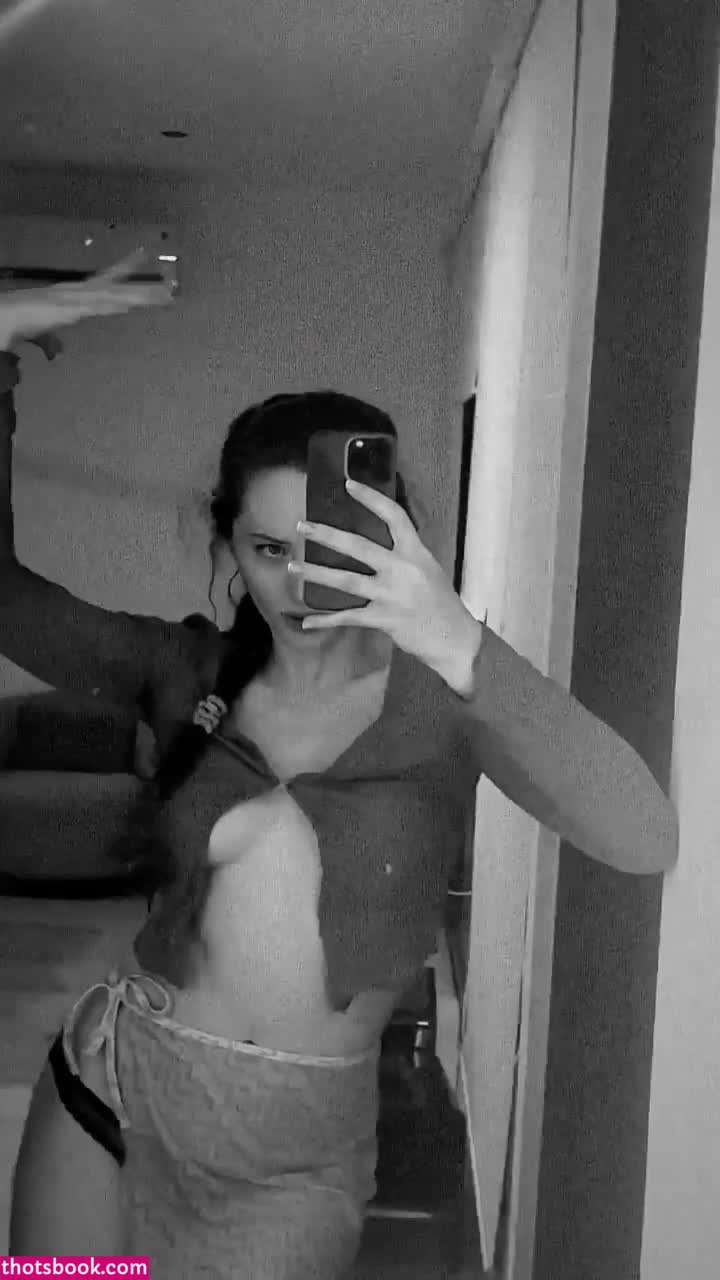 Erin Perise Photo #10