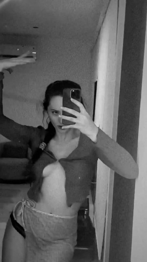 Erin Perise Photo #10