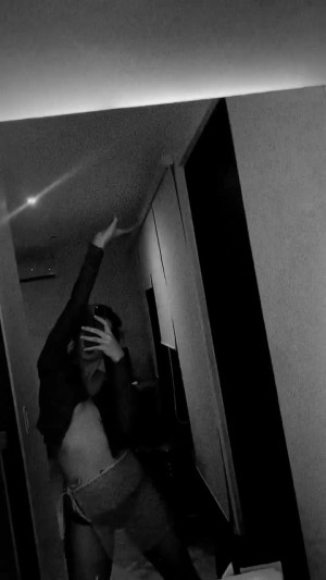 Erin Perise Photo #17