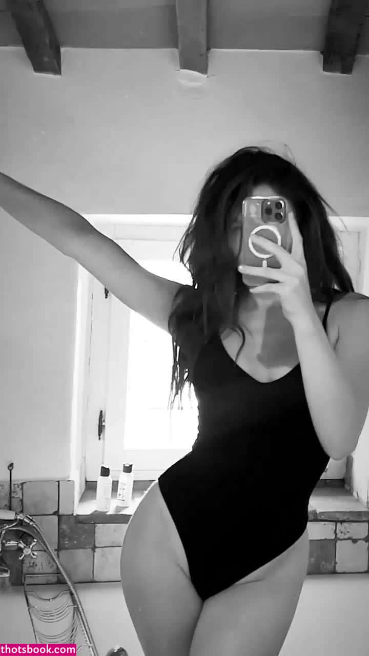 Erin Perise Photo #33