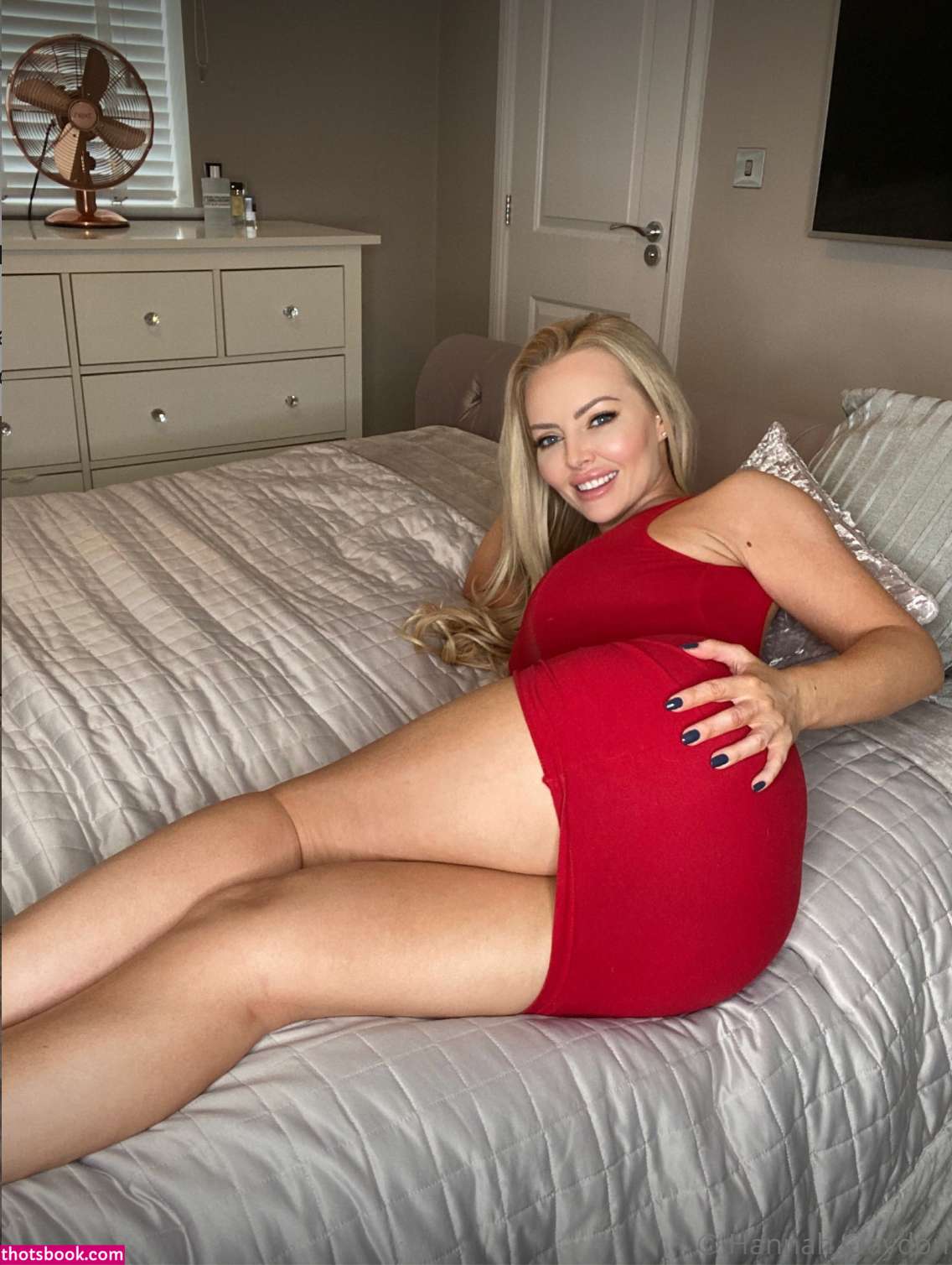 Hannah Claydon Photo #112