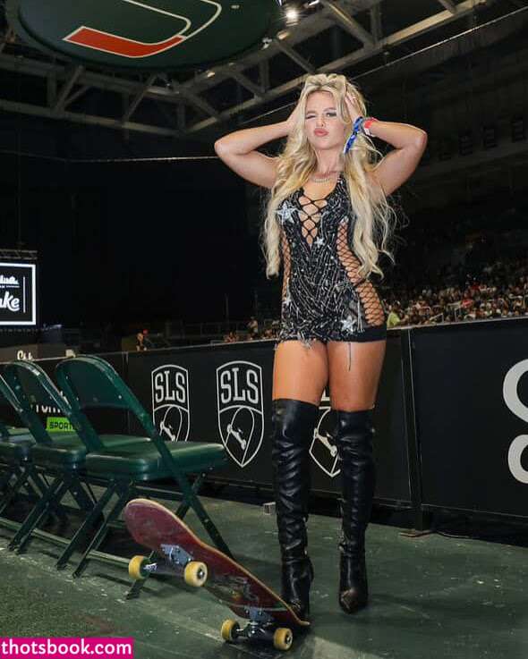 Ellie Gregoria Photo #4