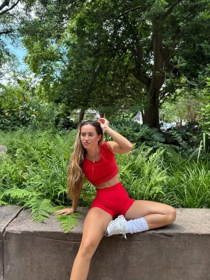 Julia Ernst Photo #32