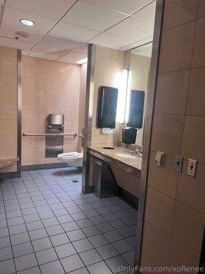 Renee Olstead Photo #316