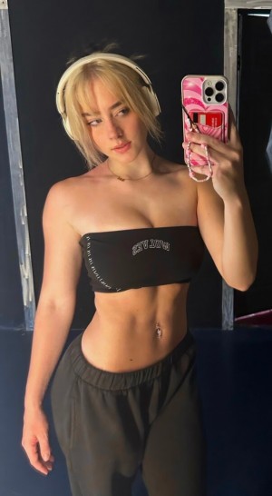 lizgrimess Photo #10