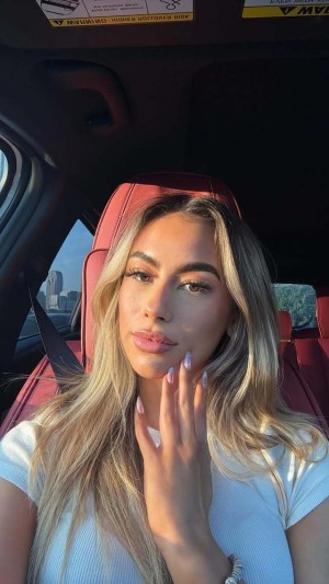 Emily Landon Photo #3