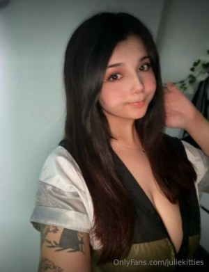 juliekitties Photo #6