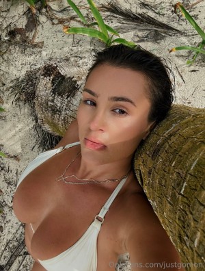 Monique Hristovska Photo #63