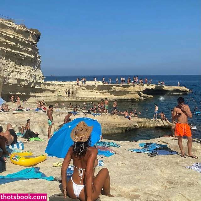 Ellie Schemz Photo #1