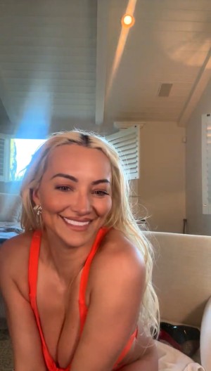 Lindsey Pelas Post #208