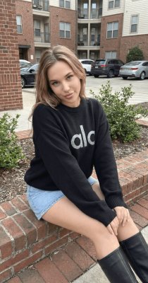 hollyhayyes Photo #4
