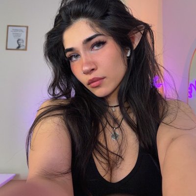 Naila Iqbal Photo #12
