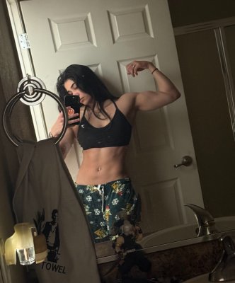 Naila Iqbal Photo #23