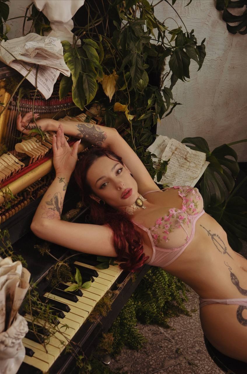 Kit Lilith Photo #4