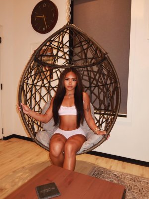 Brooklyn Nguyen Photo #15