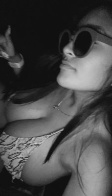 Itzel Lozano Photo #19