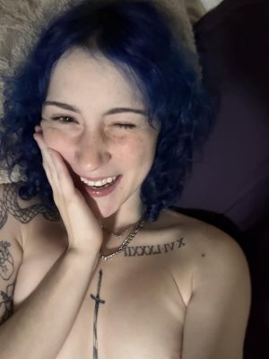 Daisy Lee Photo #2