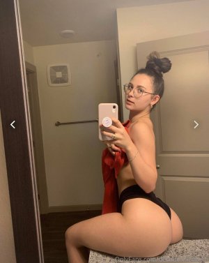 Desirae Elizabeth Photo #26